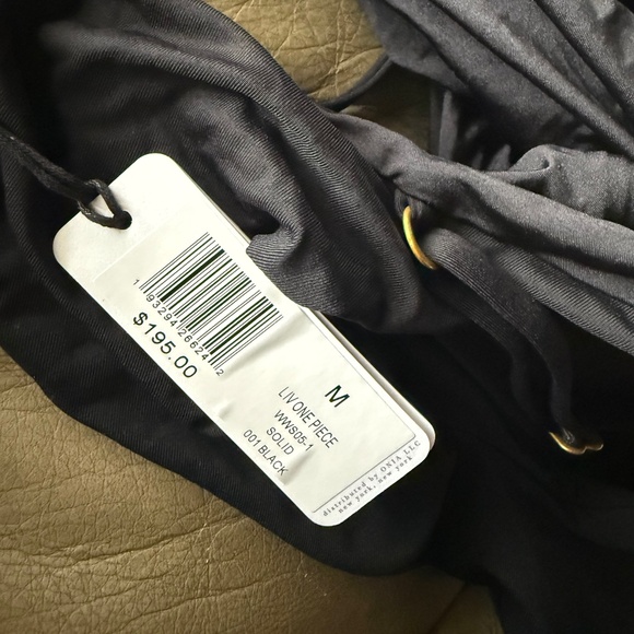 WWW Liv One Piece - Picture 3 of 3